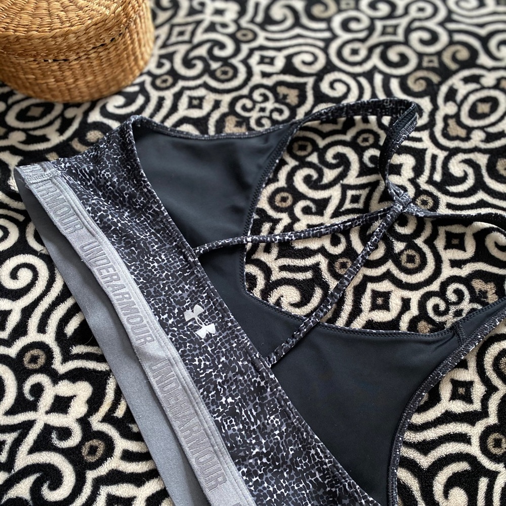 🦋UNDERARMOR - Sports Bra🦋